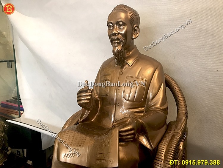 Tượng Bác Hồ Ngồi Ghế Mây Đọc Báo 61cm
