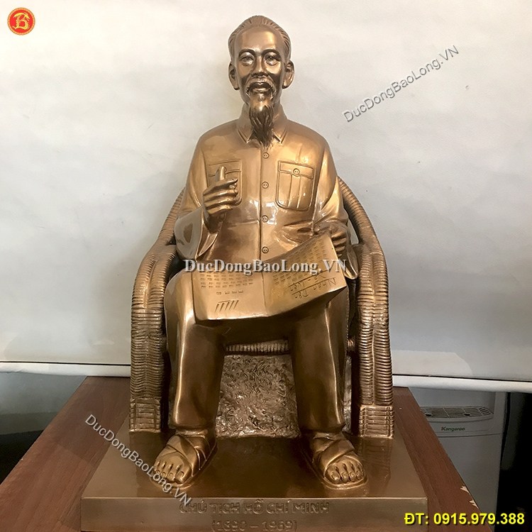 Tượng Bác Hồ Ngồi Ghế Mây Đọc Báo 61cm