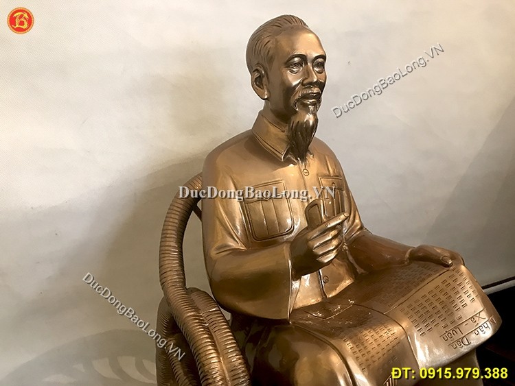 Tượng Bác Hồ Ngồi Ghế Mây Đọc Báo 61cm