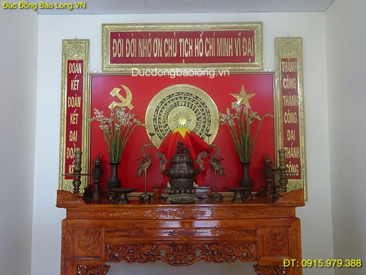 Lắp đặt bàn thờ Bác Hồ ở Huyện Hà Quảng - Cao Bằng