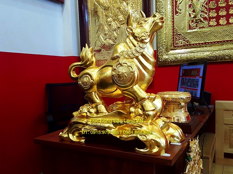 Tượng Trâu Phong Thuỷ Dát Vàng cao 61cm