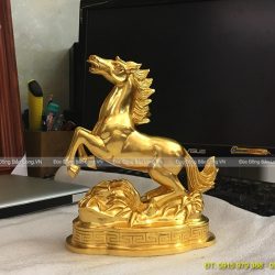 con ngựa dát vàng