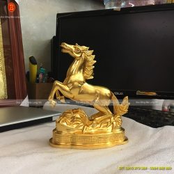 con ngựa dát vàng phong thuỷ