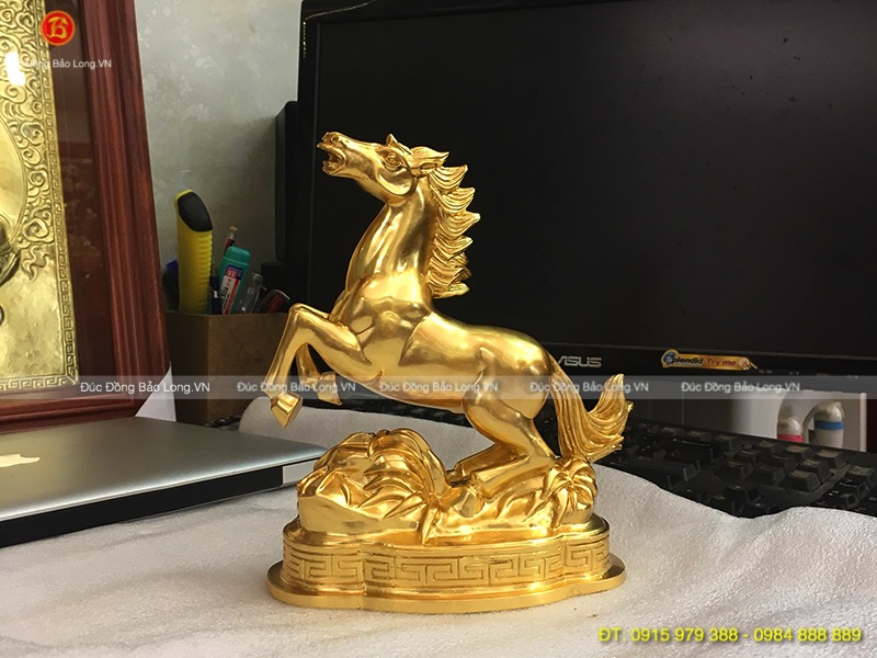 tượng ngựa phong thủy đặt trong nhà