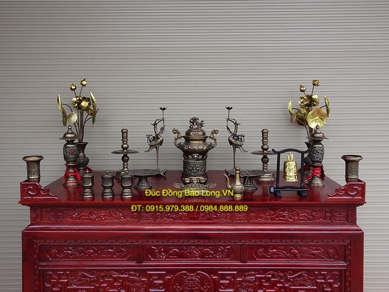 Đồ thờ bằng đồng thau hun giả cổ tại Bình Định
