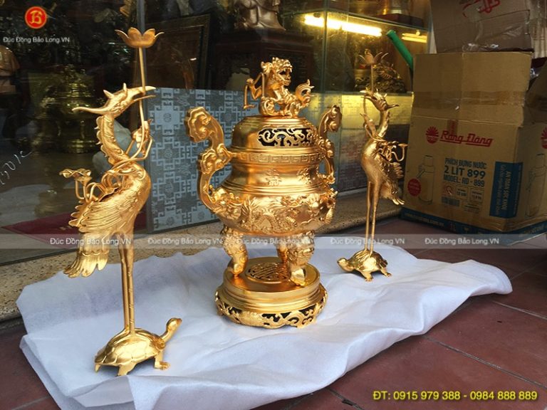 Đồ thờ bằng đồng dát vàng tại Khánh Hòa
