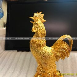 tượng con gà dát vàng