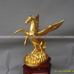 tượng ngựa thiên thần có cánh