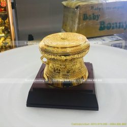 quả trống mạ vàng