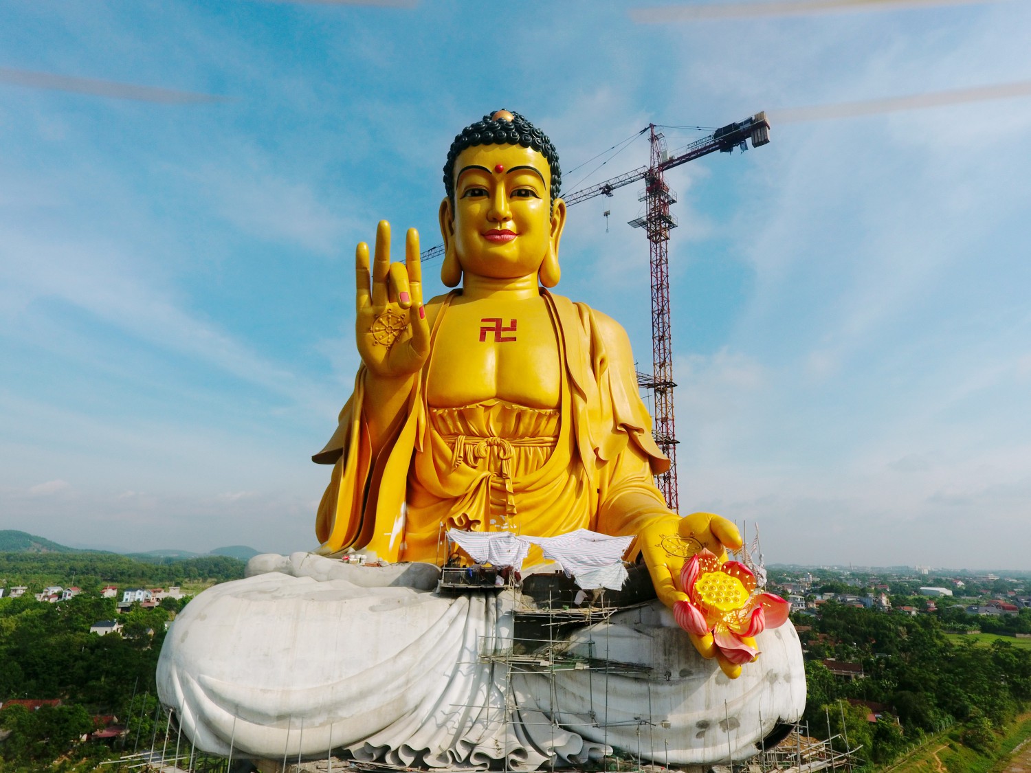 Chiêm ngưỡng bức tượng Phật A Di Đà lớn nhất Việt Nam