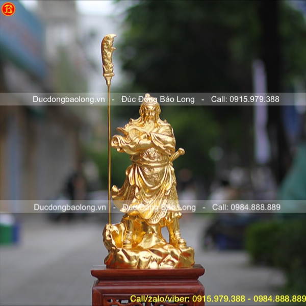 Tượng Quan Công đứng khoanh tay dát vàng 9999 cao 48cm