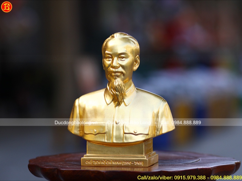 Tượng Bác Hồ bán thân dát vàng 9999 cỡ nhỏ cao 20 cm