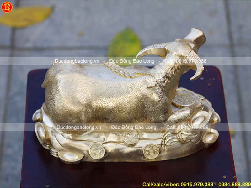 Tượng Trâu Phong Thủy bằng đồng vàng cao 12cm