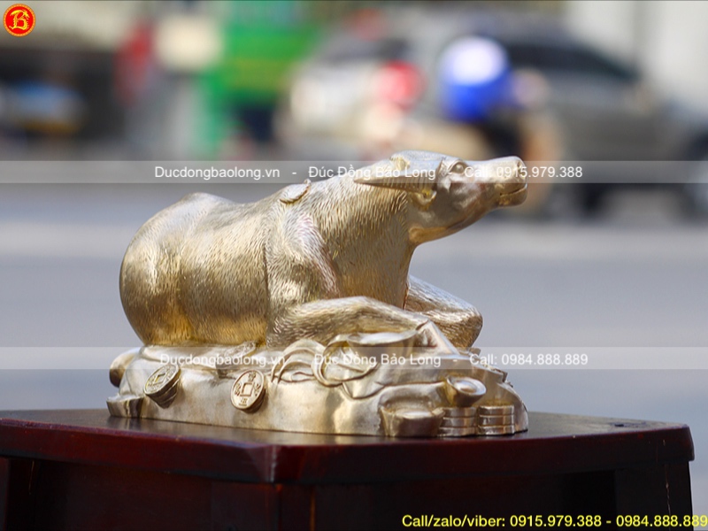 Tượng Trâu Phong Thủy bằng đồng vàng cao 12cm