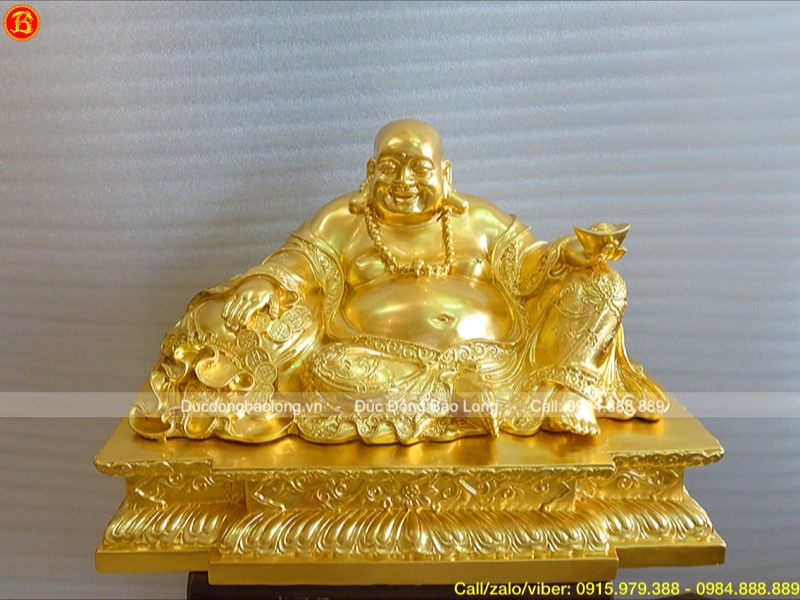Tượng Phật Di Lặc ngồi bệ sen dát vàng cho khách HN