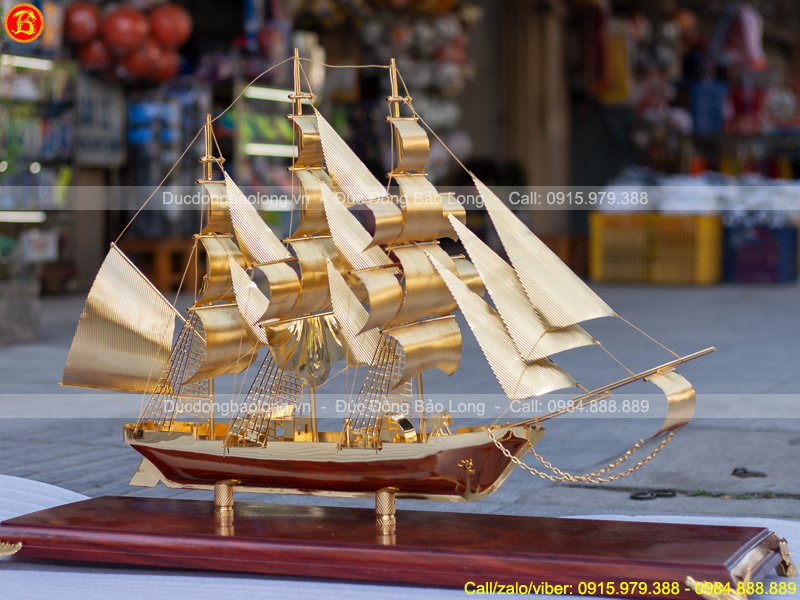 mô hình thuyền buồm bằng đồng mạ vàng