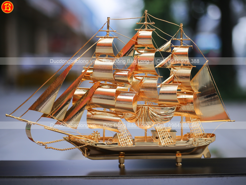 mô hình thuyền buồm mạ vàng dài 50cm