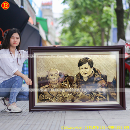 Tranh Chụp Kỉ Niệm Với Bác Giáp Khắc Đồng 1m21 x 81cm