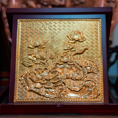 Tranh Hoa Sen Quà Tặng Để Bàn Mạ Vàng Khung Gỗ 23cm