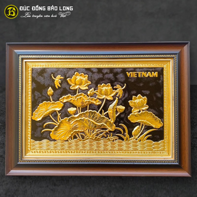 Tranh Hoa Sen Bằng Đồng 40cm x 55cm Mạ Vàng Khung Nhựa