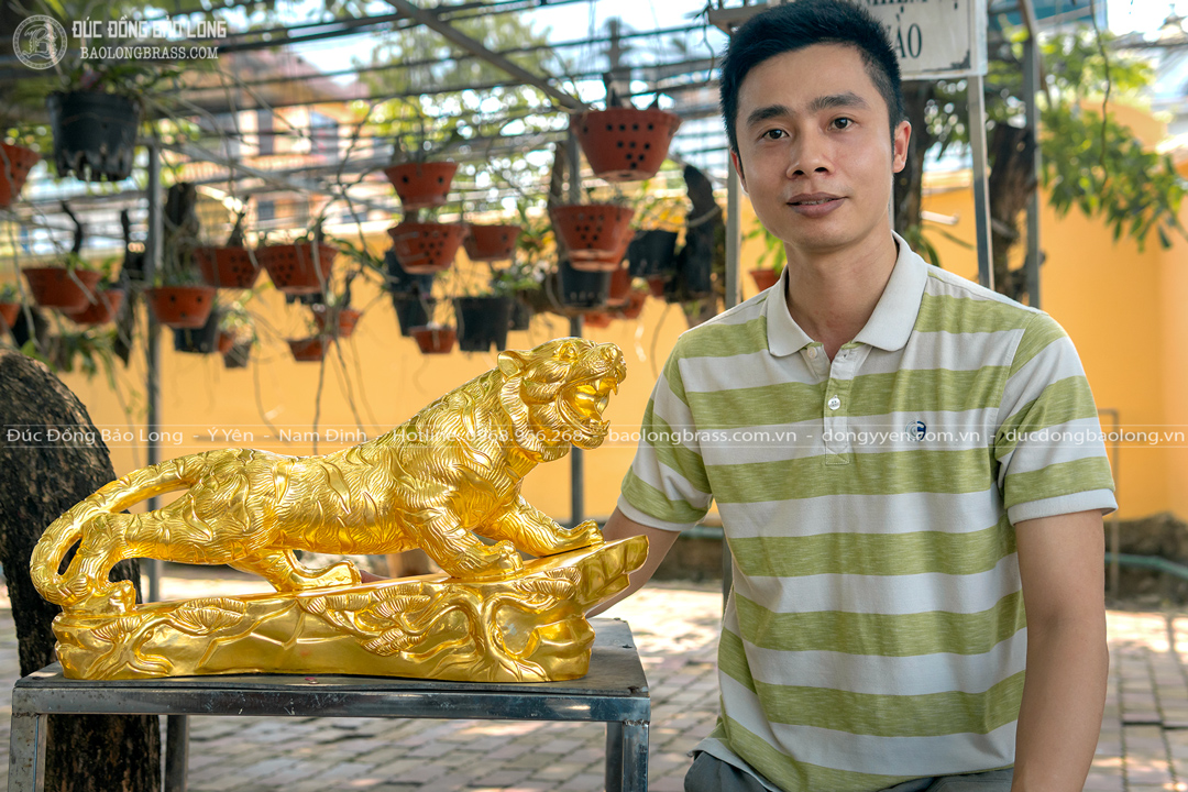 Tượng Hổ Đứng Bệ Đá Bằng Đồng Đỏ Dát Vàng 9999 Dài 61Cm