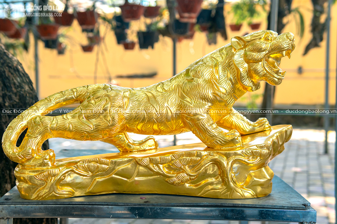 Tượng Hổ Đứng Bệ Đá Bằng Đồng Đỏ Dát Vàng 9999 Dài 61Cm