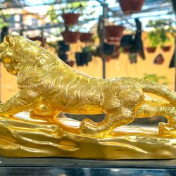 Tượng Hổ đứng trên bệ đá bằng đồng đỏ dát vàng 9999 dài 61cm