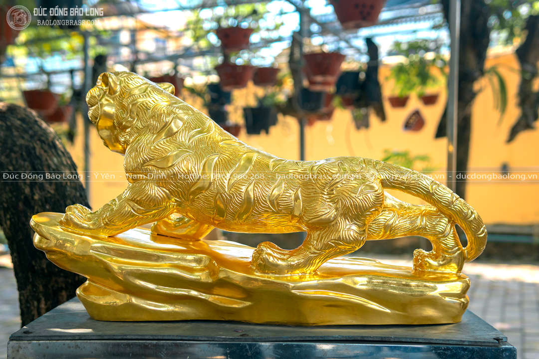 Tượng Hổ Đứng Bệ Đá Bằng Đồng Đỏ Dát Vàng 9999 Dài 61Cm