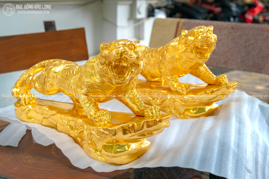 Tượng Hổ Đứng Bệ Đá Bằng Đồng Đỏ Dát Vàng 9999 Dài 61Cm