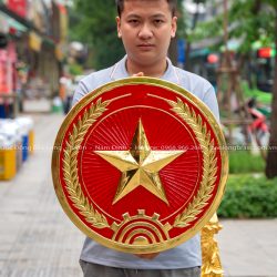 huy hiệu quân đội việt nam bằng đồng đk 51cm