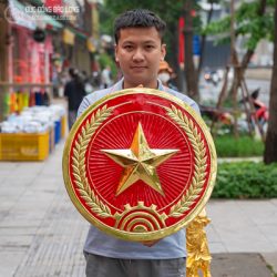 huy hiệu quân đội bằng đồng đường kính 51cm