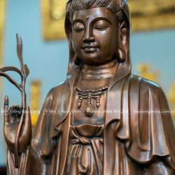 Tượng Phật Bà Quan Âm Ngồi Đài Sen Bằng Đồng Đỏ Màu Trầm Cổ Cao 81Cm