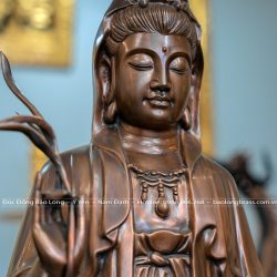 Tượng Phật Bà Quan Âm Ngồi Đài Sen Bằng Đồng Đỏ Màu Trầm Cổ Cao 81Cm