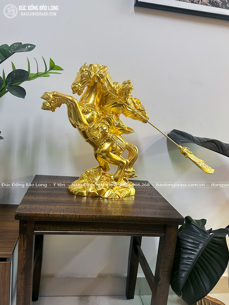 Tượng Quan Công Cưỡi Ngựa Vung Đao Bằng Đồng Dát Vàng 9999 Cao 50Cm