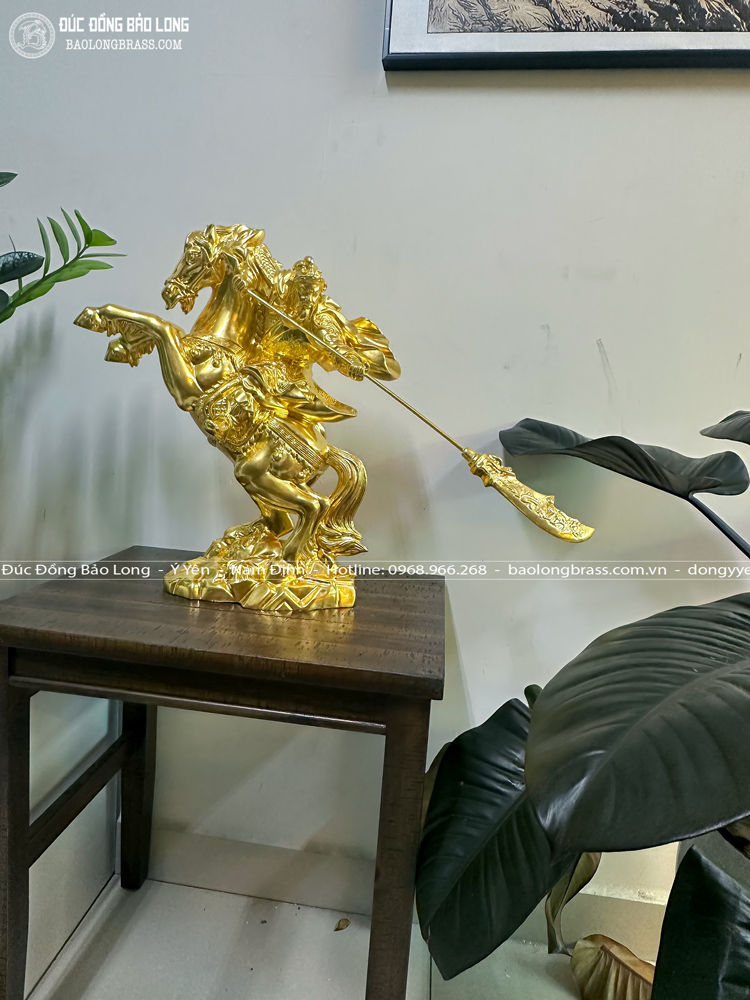 Tượng Quan Công Cưỡi Ngựa Vung Đao Bằng Đồng Dát Vàng 9999 Cao 50Cm