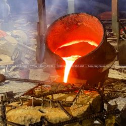 tượng chân dung cô chú đứng toàn thân tỉ lệ 1:1 bằng đồng đỏ cao 1m85