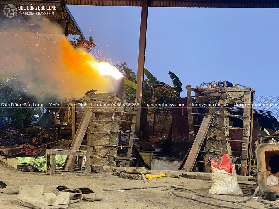 tượng chân dung cô chú đứng toàn thân tỉ lệ 1:1 bằng đồng đỏ cao 1m85