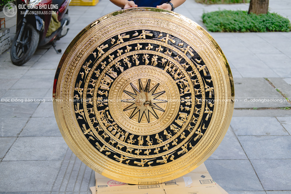 Mặt Trống Đồng Gò Chạm Mạ Vàng 24K Đường Kính 1m Tô Nền Đen