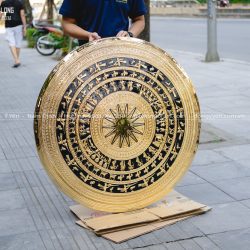 Mặt Trống Đồng Gò Chạm Mạ Vàng 24K Đường Kính 1m Tô Nền Đen