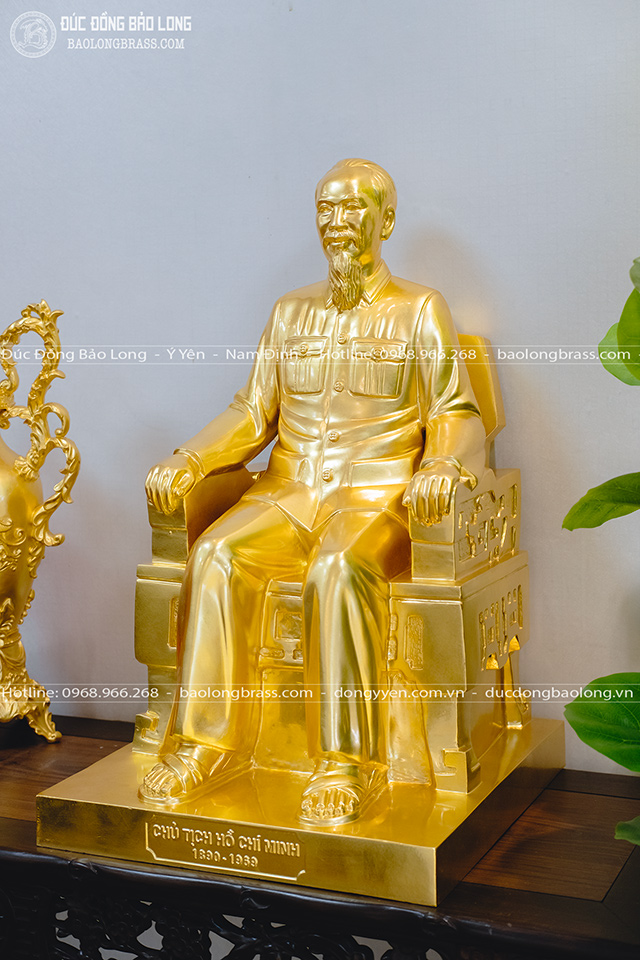 Tượng Bác Hồ Ngồi Ghế Bằng Đồng Đỏ Dát Vàng 9999 Cao 61Cm