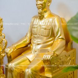 Tượng Bác Hồ ngồi ghế bằng đồng đỏ dát vàng 9999 cao 61cm
