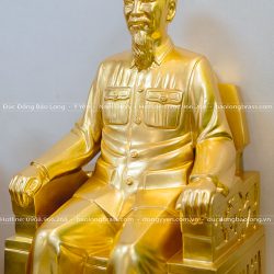 Tượng Bác Hồ ngồi ghế bằng đồng đỏ dát vàng 9999 cao 61cm