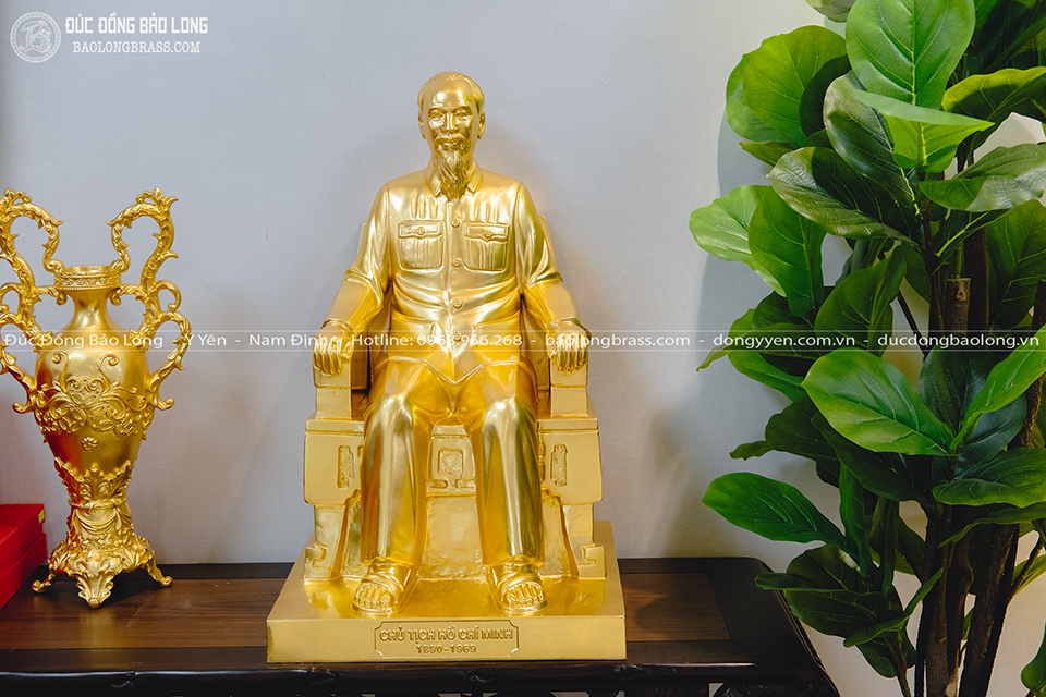 Tượng Bác Hồ Ngồi Ghế Bằng Đồng Đỏ Dát Vàng 9999 Cao 61Cm