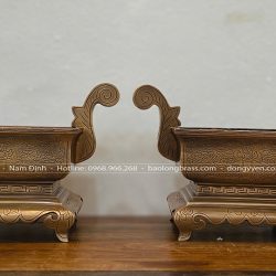 bát hương đồng hình chữ nhật màu trầm cổ