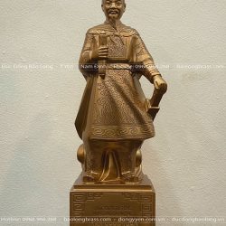Tượng đồng Trần Hưng Đạo chạm hoa văn màu trầm cổ cao 48cm