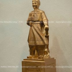 Tượng đồng Trần Hưng Đạo chạm hoa văn màu trầm cổ cao 48cm