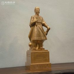 Tượng Đồng Trần Hưng Đạo Chạm Hoa Văn Màu Trầm Cổ Cao 48Cm