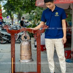 Chuông đồng nặng 22kg kèm giá treo gỗ lim