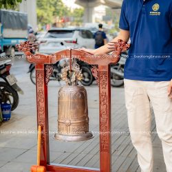 Chuông đồng nặng 22kg kèm giá treo gỗ lim