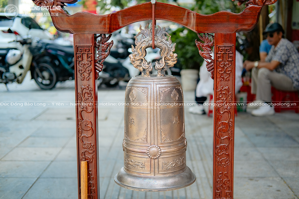 Chuông đồng nặng 22kg kèm giá treo gỗ lim